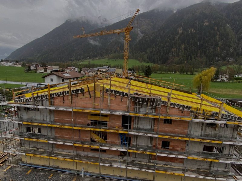 01.05.2023 Verschalung des Daches